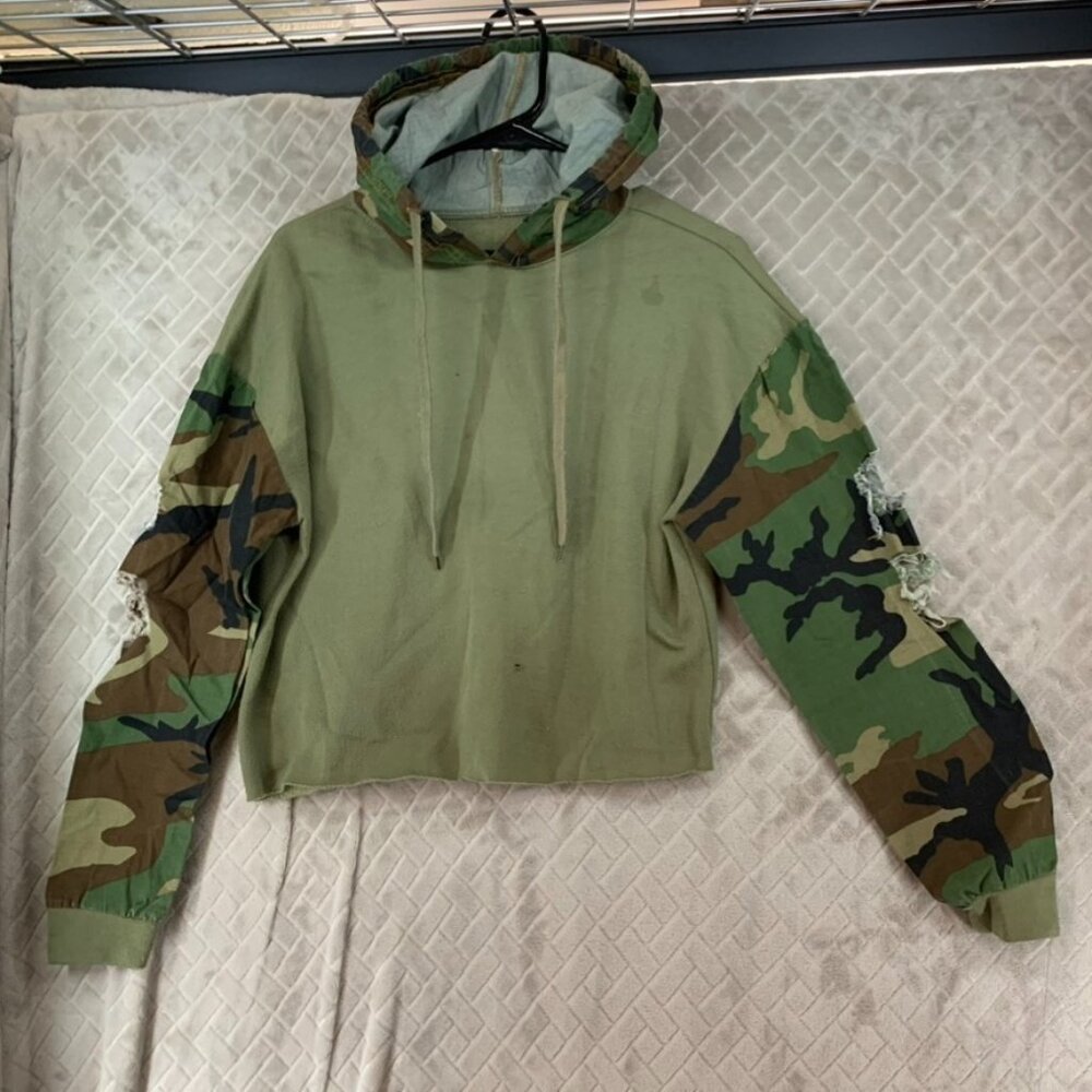 Love Love Womens Small Hoodie Sweatshirt Camo Green Cropped Distressed Pullover